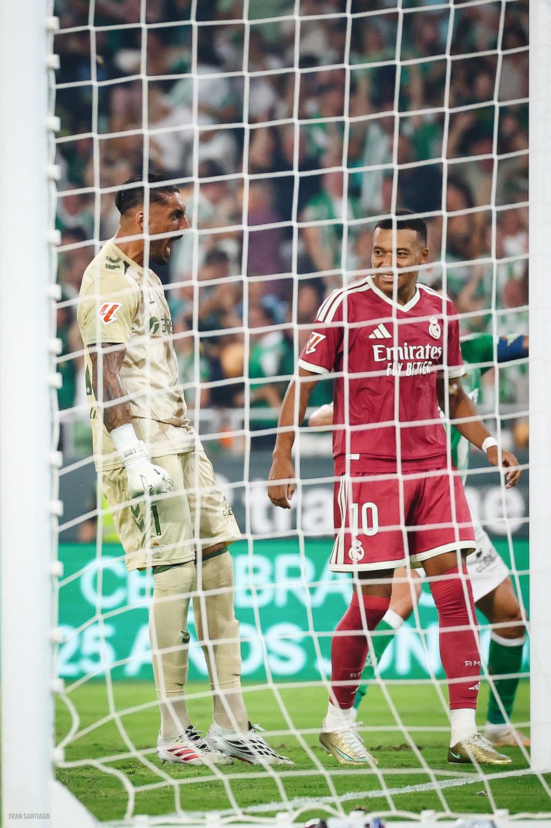 fransantiph's tweet photo. El hombre del partido.

Don Álvaro Valles. https://t.co/fixAzXv4Y2