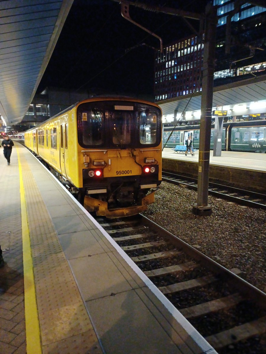 JRailVolunteer's tweet photo. There goes the 950 on 2Q08 on its last visit to Reading before withdrawal tomorrow. https://t.co/gisxUUngYe