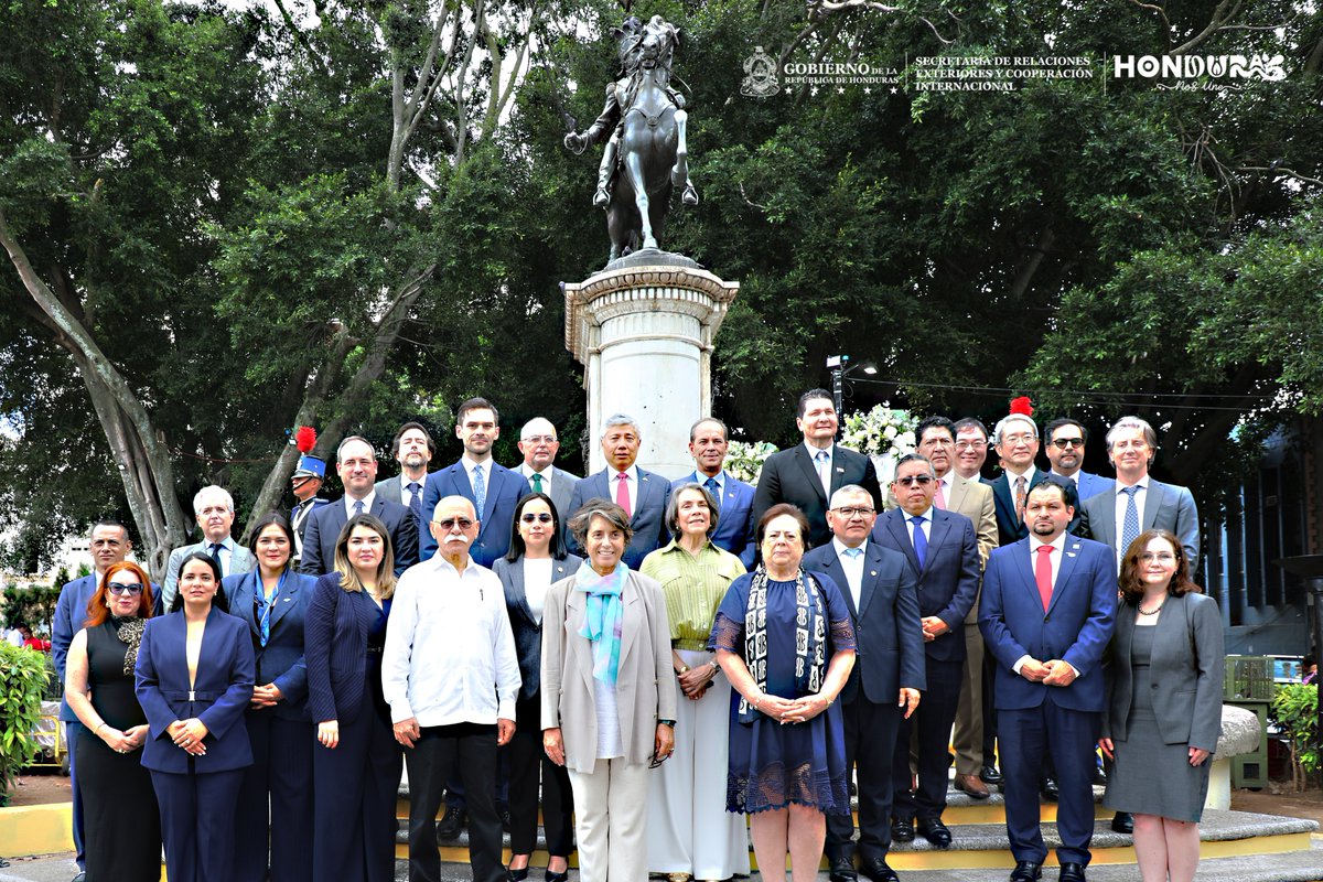 CancilleriaHN's tweet photo. El evento, enmarcado en las festividades del mes patrio, contó con la participación de las Subsecretarias de Estado, los Embajadores de Centroamérica, así como los miembros del cuerpo diplomático acreditado en el país. https://t.co/y64eAneoeR