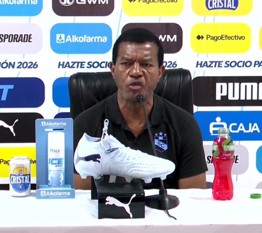 fverzaoriente's tweet photo. Pasamos de hablar de la crisis institucional de Sporting Cristal a ver a Uribe citando a Paulo Coelho, saludando a varios países y centrándose todo en lo sucedido con él.
Del problema principal, CERO.

MEJOR NO LE PUDO SALIR A INNOVA. https://t.co/w4BVoQCB5k