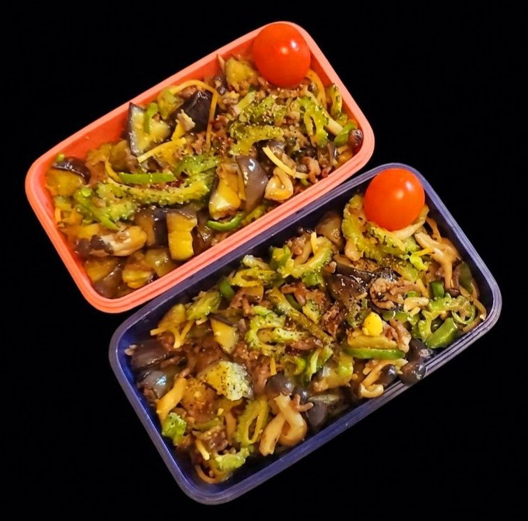 ThatsNow5's tweet photo. 2026年9���5日
肉味噌パスタ 弁当
ゴーヤなすﾋﾟｰﾏﾝ合いびき肉味噌パスタ
#お弁当
#備忘録
#お弁当記 https://t.co/9S69Xd3cjS