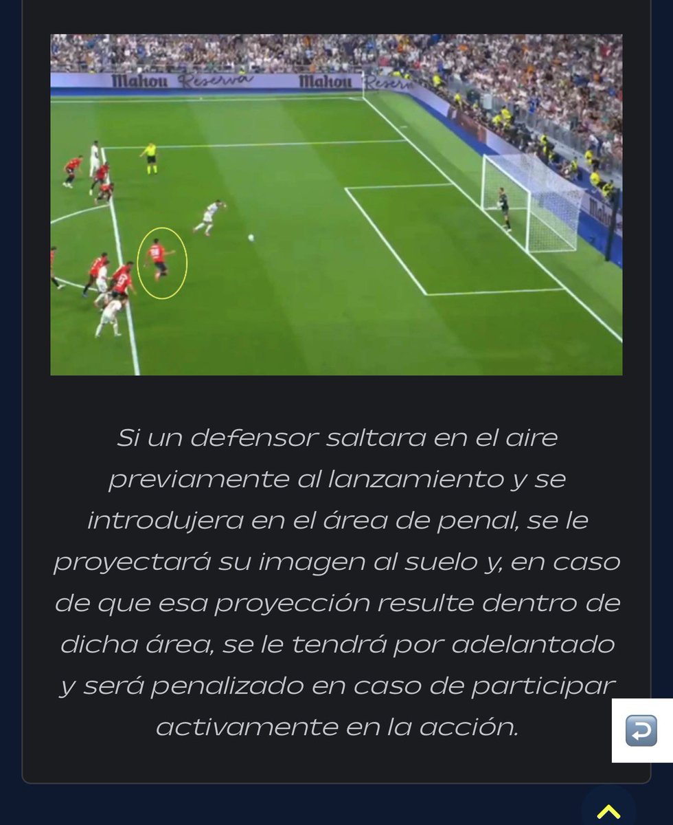 JuanfeSanzPerez's tweet photo. Este es el cambio de la regla de los adelantamientos. Se proyecta el cuerpo del jugador SOLO SI ESTÁ TOTALMENTE EN EL AIRE.Bartra tiene un pie fuera y otro claramente dentro pero sin pisar el área. No se considera que esté saltando. Acierto del VAR según esto. @elchiringuitotv https://t.co/pfCcuxFOC5
