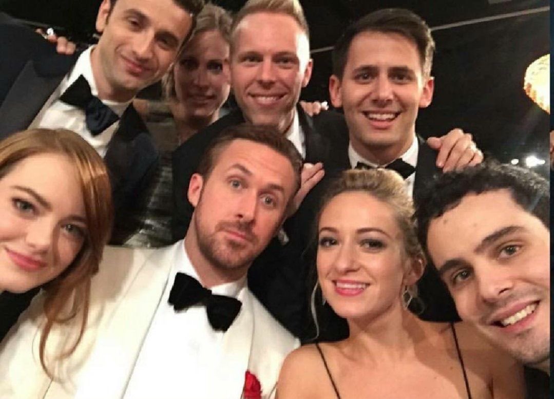 magnoliasimmss's tweet photo. I love photos where Ryan looks like a cardboard cutout https://t.co/ufzR07WbQS