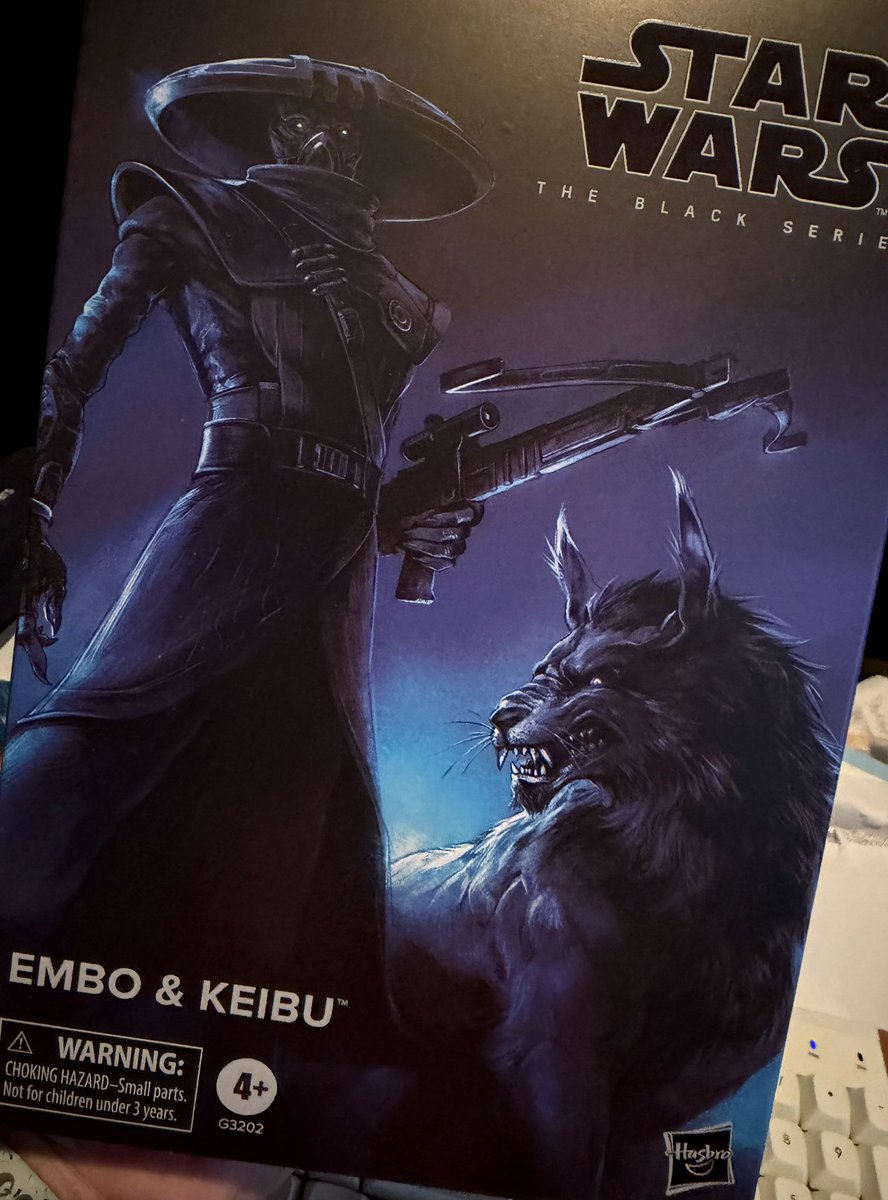 kumispider's tweet photo. ここにいなかった間に届いたモノたちと昨日届いた☂️と🐺！！カッコいい🤤✨仕事中はCWとMGリピしてる https://t.co/LM8HNCeG9c