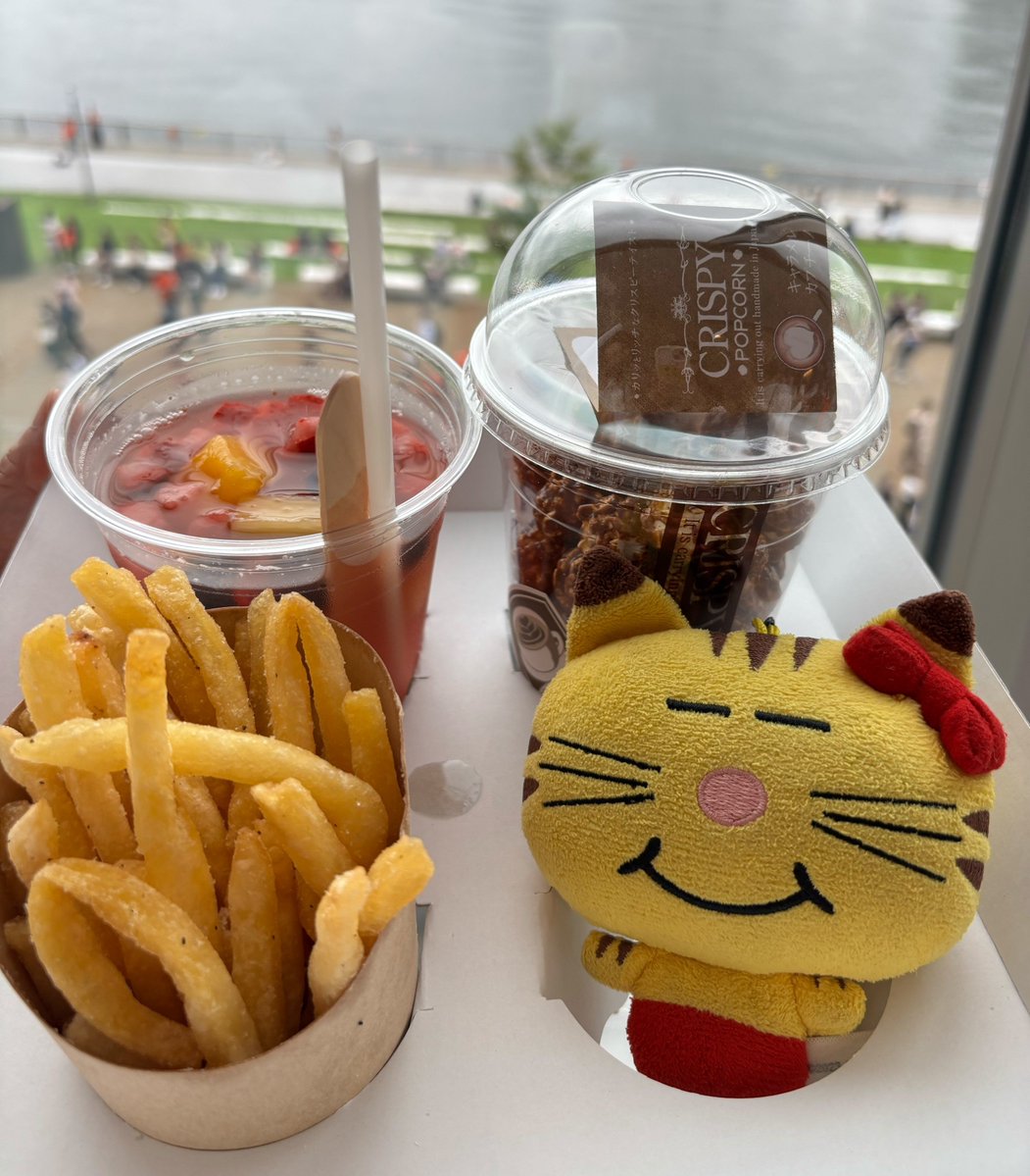 lee13941111's tweet photo. 無事に入場✨とりあえず有明にきたらこれを食え！と噂のトリュフポテトをゲット😻 https://t.co/mdbxqQE3Bp