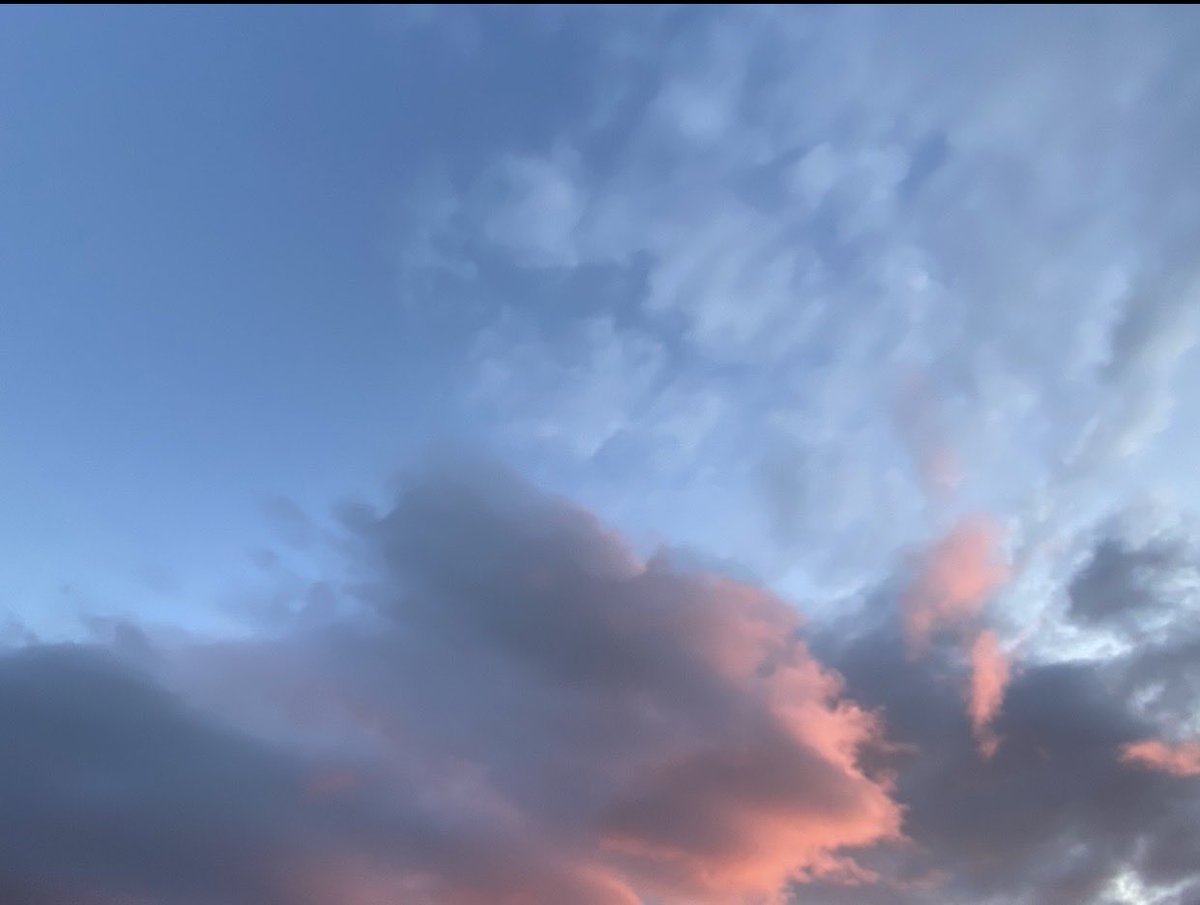 BarbiBlacker777's tweet photo. The clouds are talking and doesnt this look like a devil? I met him tonight. 💔 https://t.co/bD0rGsjryN