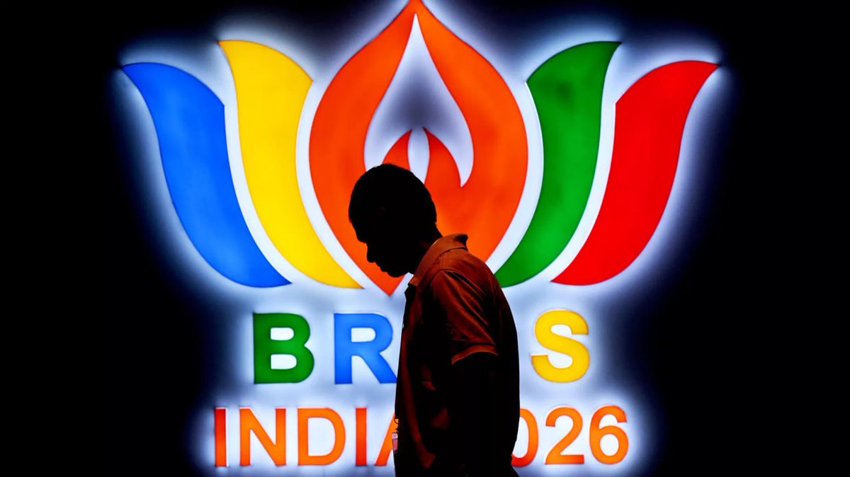 SputnikInt's tweet photo. Indonesia calls for stronger BRICS payments in national currencies

BRICS countries should develop cross-border payments to shield their economies from geopolitical risks, while taking into account each country’s level of development and national priorities, Bank Indonesia Governor Destry Damayanti stressed on the sidelines of a BRICS summit in New Delhi on Saturday. 

She noted that Indonesia sees a strategic opportunity for BRICS to turn various challenges into collective resilience by strengthening practical cooperation, including settlements in national currencies.