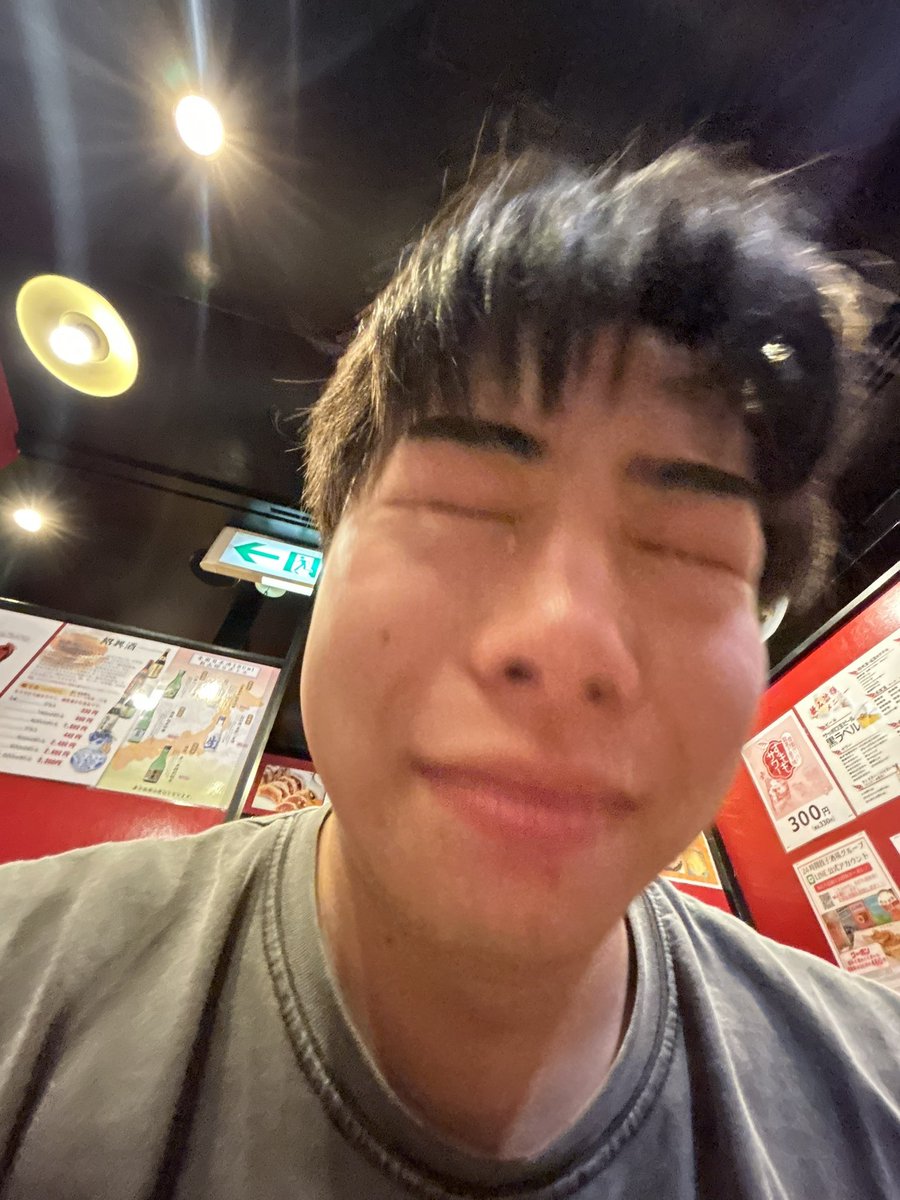 taka_ken__sub's tweet photo. 昔、トイレする度にトイレットペーパーは三角折りするものだと思ってて家のトイレットペーパー折ってたけど、母親に「それ意味違うよ」って言われた時かなりの衝撃を受けた https://t.co/pUZ1YmZZso