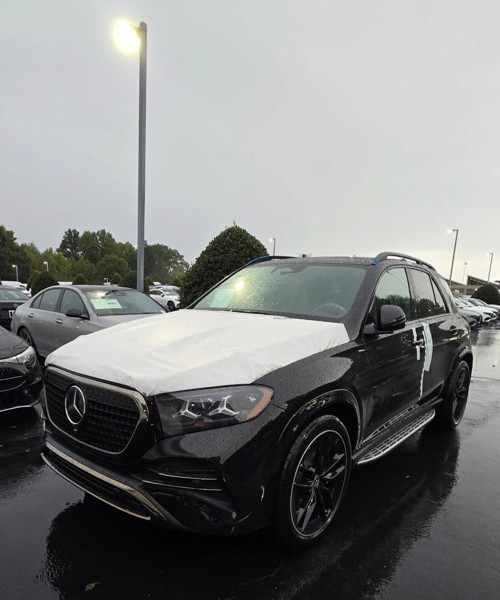 proxy63s's tweet photo. Exclusive view of the 2027 Mercedes Benz! 
What’s you thought on it https://t.co/fuyzkD1n5j
