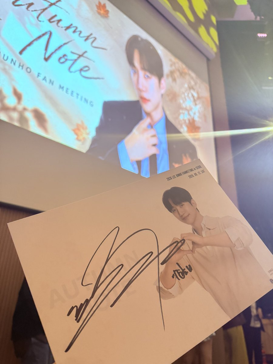 RuRi8523's tweet photo. Khob khun kub..😀
#LEEJUNHO #이주노 #이준호
#JUNHO #신라팬미팅 https://t.co/mZbvWkZuiu