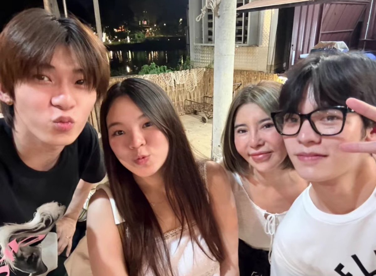 Sssandjii's tweet photo. เชียงใหม่ famtime​ จริง ครอบครัวใหญ่เลย 🤍 https://t.co/DslJNFltFa