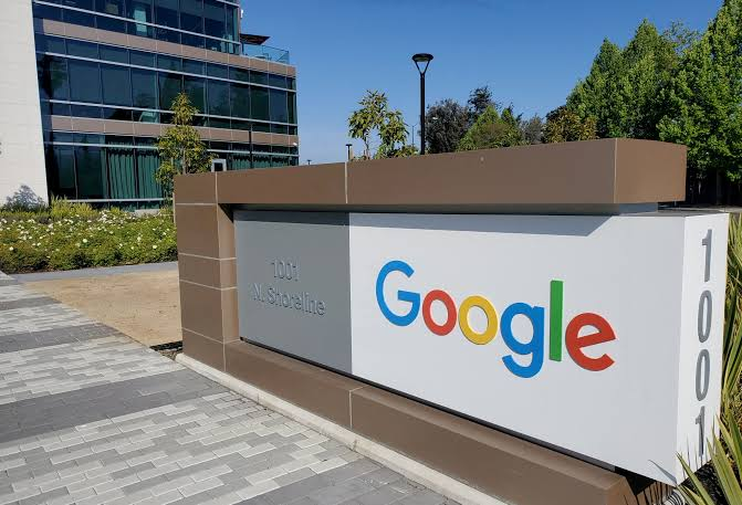 FeilRenan's tweet photo. Grateful to Google for the opportunity to work from the Kyiv office in Ukraine. 

Working across operations and strategy has given me a fascinating view into how Google DeepMind evaluates and onboards new projects

From early ideas to initiatives that can create meaningful impact. Excited for what’s ahead!
