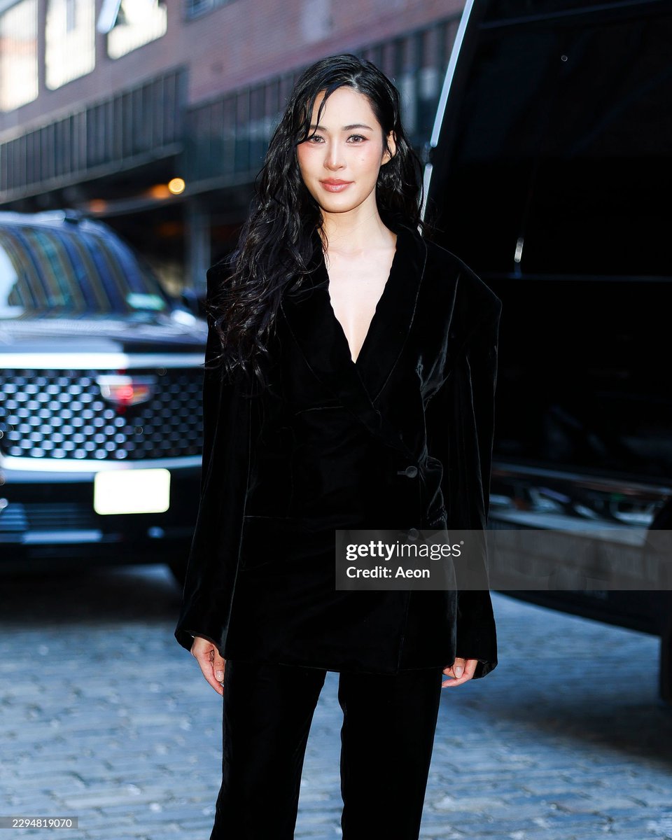 mstarnewsth's tweet photo. ส่องลุค CalvinKlein Asia Pacific Ambassador "หลิงหลิง คอง" @linglingsirilak ขณะเข้าร่วมชมแฟชั่นโชว์ Calvin Klein Collection Spring 27 Runway Show เป็นการปร��กฏตัวครั้งแรก ในได้เข้าการร่วมชมโชว์ของ Calvin Klein แบรนด์ระดับโลก แบบติดขอบรันเวย์ ณ นครนิวยอร์ก สหรัฐอเมริกา เมื่อเวลา 02.00 น. ของวันที่ 12 กันยายน 2569 (ตามเวลาประเทศไทย) ที่ผ่านมา

LINGLING APAC FACE OF CK

#CalvinKleinSS27xLINGLING
#Linglingkwong #หลิงหลิงคอง‌
#CALVINKLEINSS27
#CALVINKLEIN
