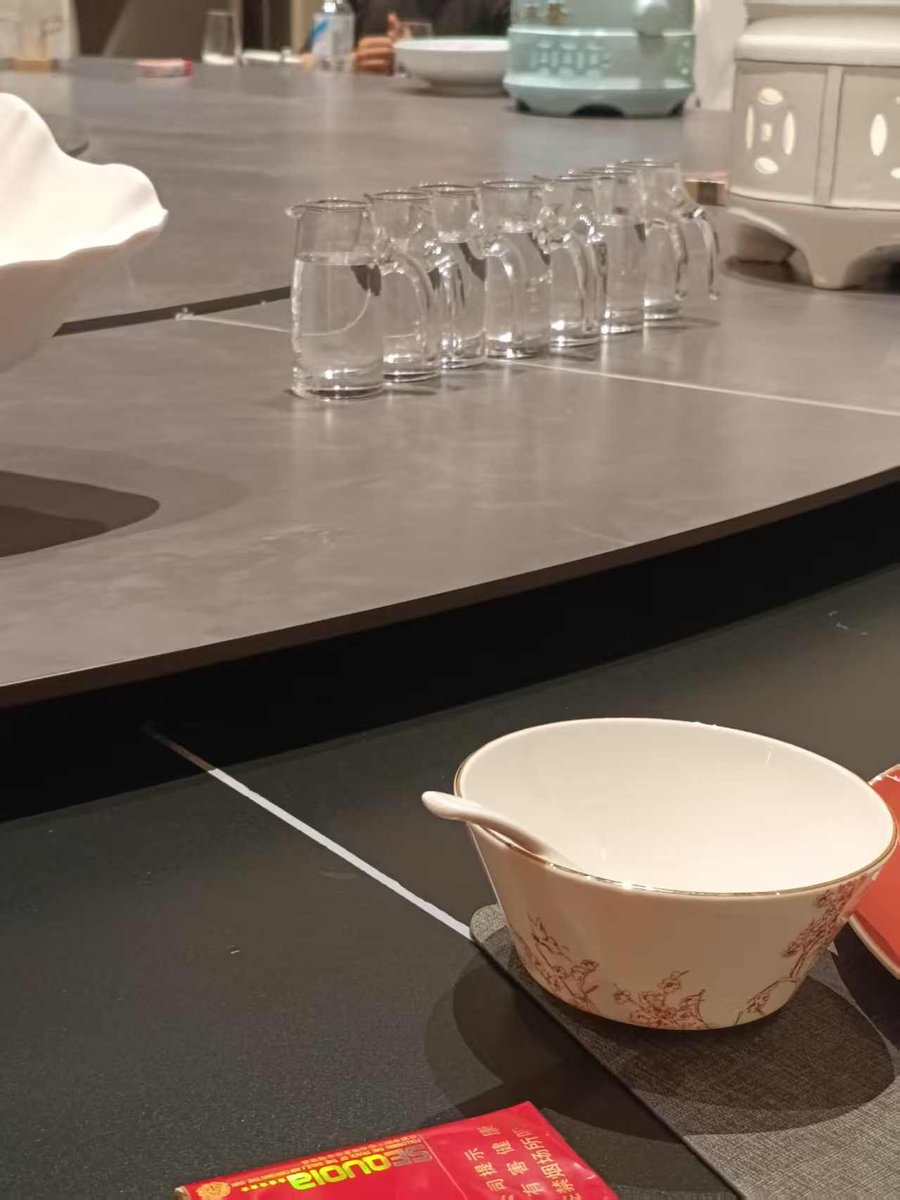 Xatesut's tweet photo. 无语了，在这上面看到了自己几年前的做爱视频真的太离谱了 https://t.co/vXcw6LbjKL