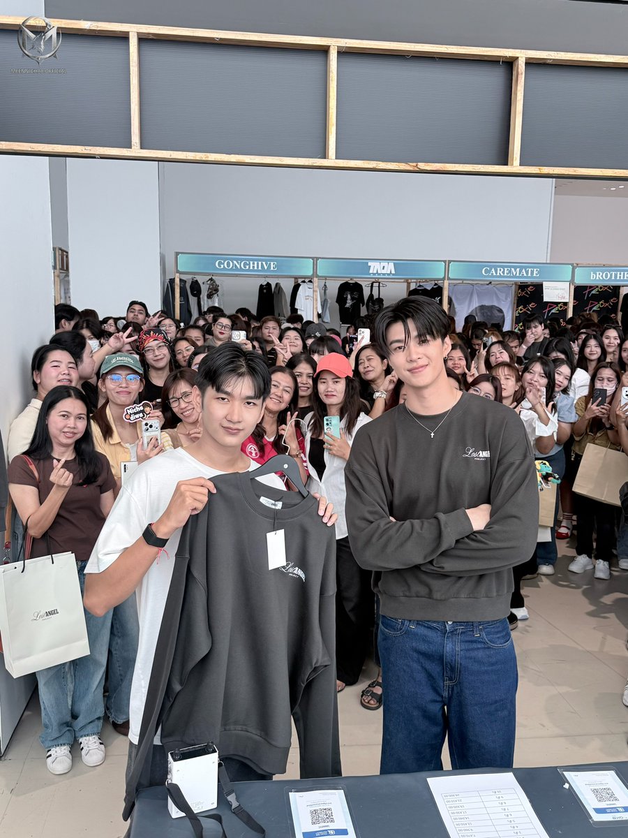 Meennicha8_ofc's tweet photo. ขอบคุณทุกคนมาก ๆ นะคะที่แวะมาเจอกันที่บูธ LostANGELproject 👼🏻🪽✨
ขอบคุณที่ตั้งใจมาหาพี่มีน มาอุดหนุน และมาร่วมสร้างความทรงจำดี ๆ ไปด้วยกันนะคับบ 🤍

ขอให้ทุกคนมีความสุขกับการได้รับเสื้อและการ์ดที่ได้รับกลับไปน้าาา 🫶🏻✨
ใครได้การ์ดลายไหน มาอวดกันด้วยน้า 

ตอนนี้ที่บูธยังมีขายอยู่นะคะ สามารถมาซื้อได้จนถึงเวลา 16:00 น. และรอติดตามสินค้ารอบพรีออเดอร์ได้ทาง IG LostANGELproject น้า 🪽✨

Meen8 x Mint Awards 2026
#MchoiceMintAwards2026
#LostANGELproject #Meennicha8