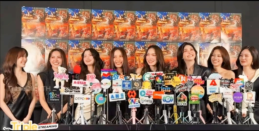 paradiseglthai's tweet photo. Quattro storie. Quattro coppie. 

Ognuno di noi ha avuto la sua preferita 

Ma forse il punto non è mai stato scegliere.

Guardatele 🥰

Come si fa a non amarle tutte? 🥹❤️ 

4E OUR INFINITE MOMENTS
#4ElementsInfiniteBonds #englot #freenbecky #applemim #namnuengnoey https://t.co/Gf5oMi8J1L
