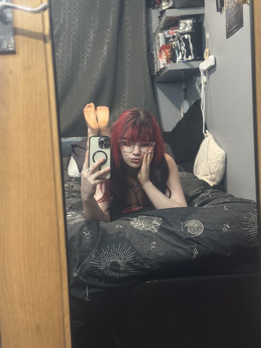 Elariamanish's tweet photo. soft girl aesthetic hard girl intentions https://t.co/q7BF5bPLl4