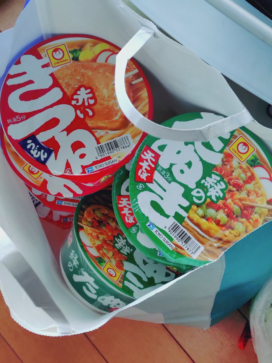 gradycrossing's tweet photo. 昨日現地でした

森下きゅん見殺しはトラウマだけど
人生初ラッキーチャンスカード当選！
東洋水産スポンサードゲームで
赤いきつね5個 緑のたぬき5個🍜
ちょこっとくれるのかと思ったら
ごっそり１袋渡されて ええっ？！👀

初めてなので食べるの楽しみ

東洋水産さんありがとう
#カープ https://t.co/iGS2I0vDUk