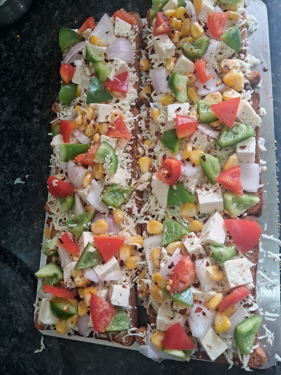 AnnuInfo's tweet photo. #Day247
Intermittent Fasting : 14 Hours
Breakfast At 11:00 AM
Airfried Aata Bread Pizza 🍕
Lunch:
Will Skip Lunch
Evening:
YOGURT+WHEY+DRYFRUIT LASSI ♥️ https://t.co/HEXtDawsLh