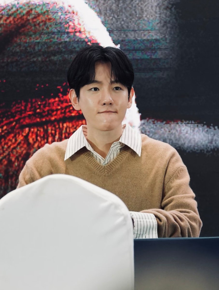 fullybaekh's tweet photo. 오늘 백현이🍂 https://t.co/nD8ug6uJga