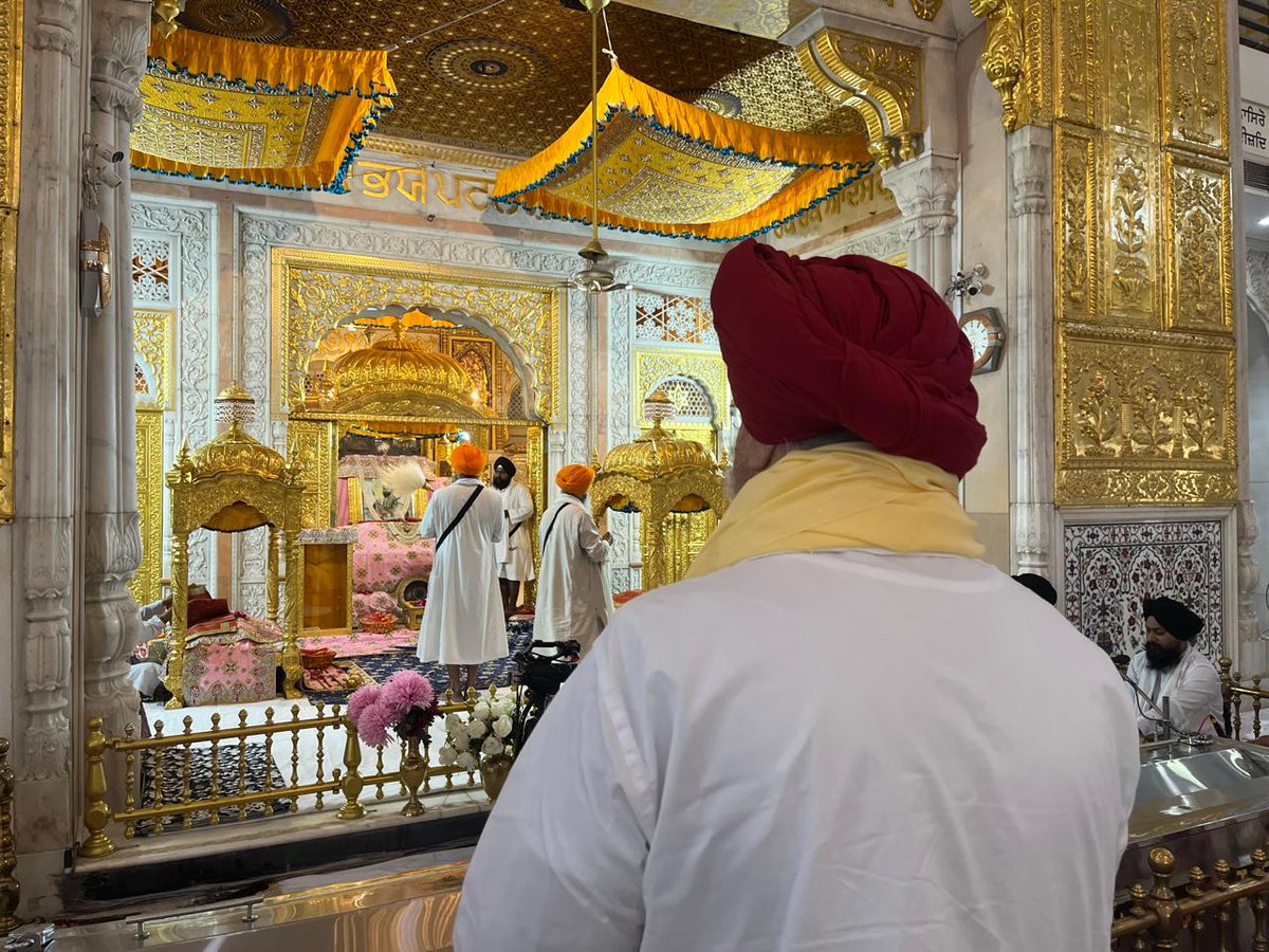 SSAhluwaliaMP's tweet photo. आज प्रातः श्री पटना साहिब गुरुद्वारा साहिब में माथा टेककर श्री गुरु के चरणों में शीश झुकाया और सभी देशवासियों के सुख, शांति एवं खुशहाली के लिए अरदास की। 🙏

वाहेगुरु जी सभी पर अपनी कृपा और आशीर्वाद बनाए रखें।
वाहेगुरु जी का खालसा, वाहेगुरु जी की फतेह। 🙏

#PatnaSahib #Gurudwara https://t.co/DMQazRaDgC