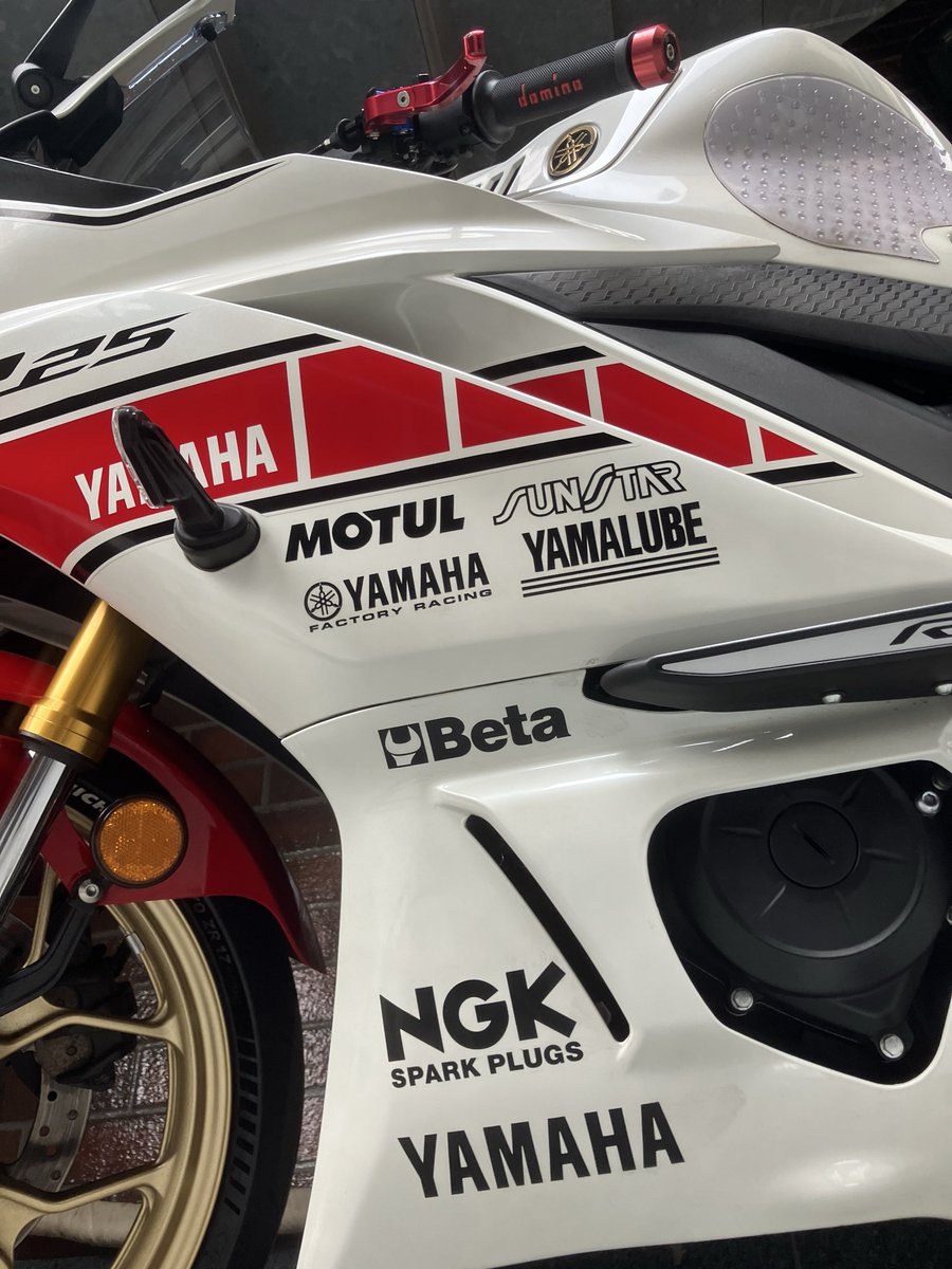 RiderTsumu's tweet photo. ヒマなので用もないのにカバー剥がしてバイクを愛でる。
iPhone上下逆さまで地面につけて撮影すると超ローアングルになる。 https://t.co/80VtLhigD9