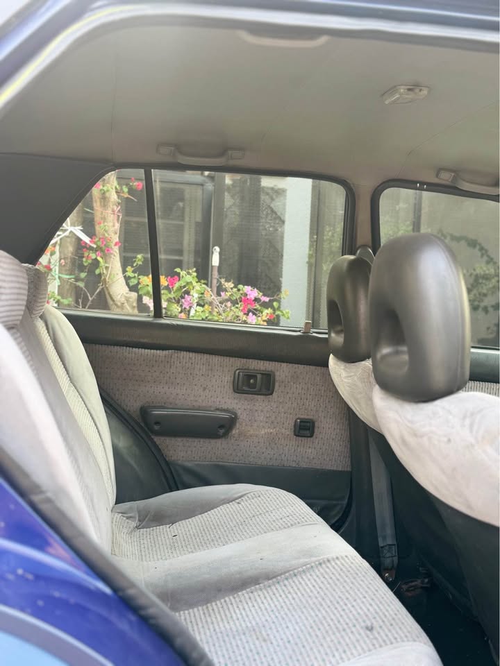 otomogarage's tweet photo. Toyota Starlet SEG 1.3 Turbo Look 1997 dengan karakter hatchback Jepang lawas.

Mesin karburator halus, sekali starter langsung menyala, interior original, AC dingin, fitur elektrik aktif, dan pajak hidup.

Detail:
https://t.co/bAWMtOjloo
#ToyotaStarlet #JDMClassic #OtomoGarage https://t.co/EijFzS9uVq