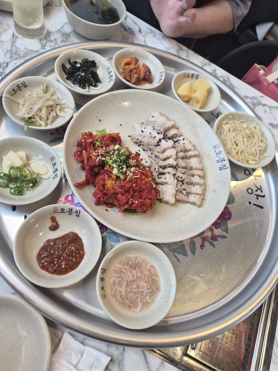 lucky_0range's tweet photo. そんな今日はオンマと旦那と韓国料理🇰🇷

食べすぎた(ノ)´∀`(ヾ) https://t.co/H3YPt0uiun