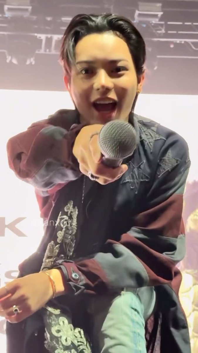 562shot's tweet photo. 율냥이 애교미친거아냐???…… https://t.co/bhgPSgNasy