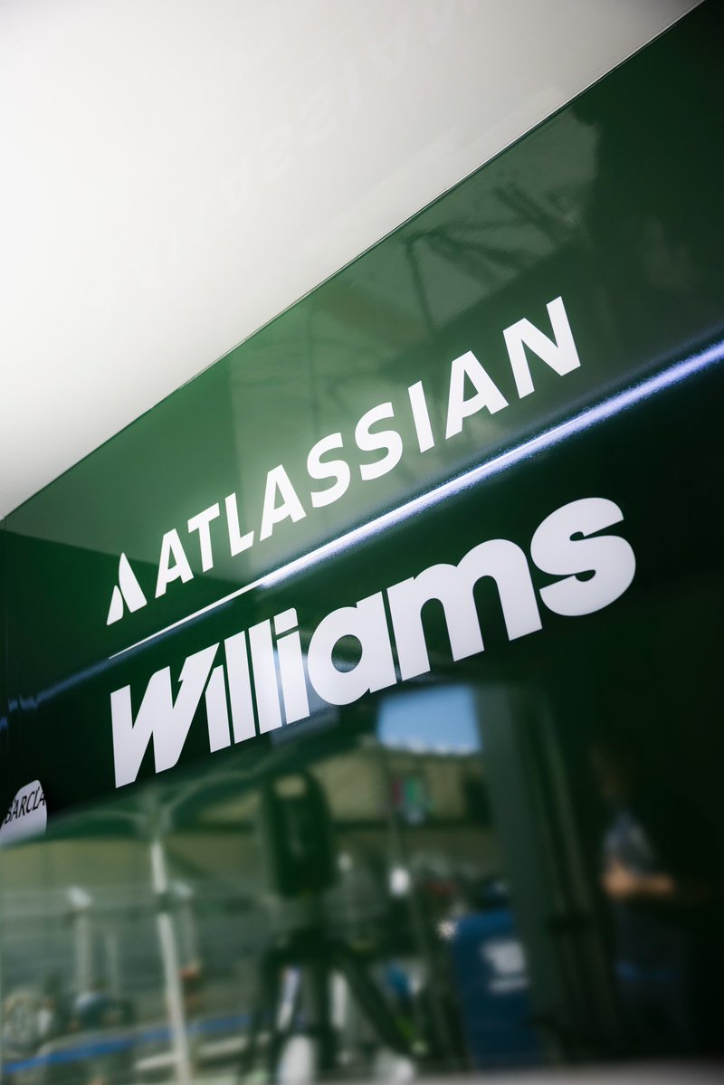 WilliamsRacing's tweet photo. When everything comes together 🤝  

Even our garage has had a special Madrid race livery-inspired makeover 🎨 https://t.co/wwLsRL8DoD