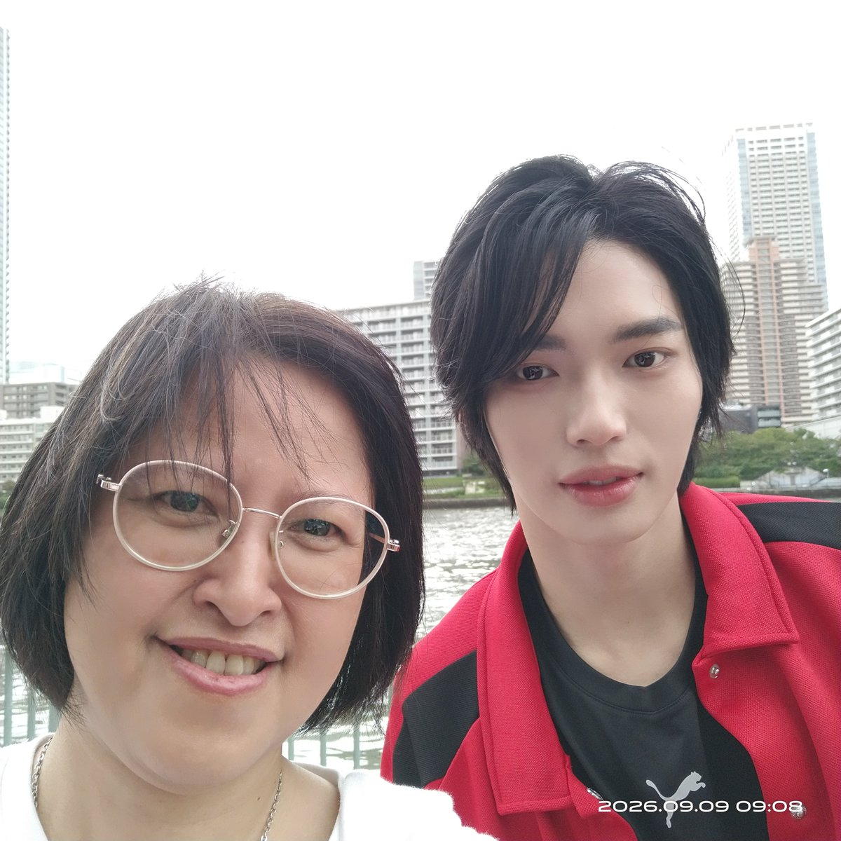 sudthidas2's tweet photo. พี่วินวิ่งหนีแม่ดูไม่เหนื่อยเลย คนเดินตามเหนื่อยนิดหน่อยคับ

WIN ULTIMUNE JOURNEY TOKYO

#JourneywithWIN
#ULTIMUNE
#ShiseidoUltimune 
#winmetawin
 @winmetawin https://t.co/Dkt51ue08B