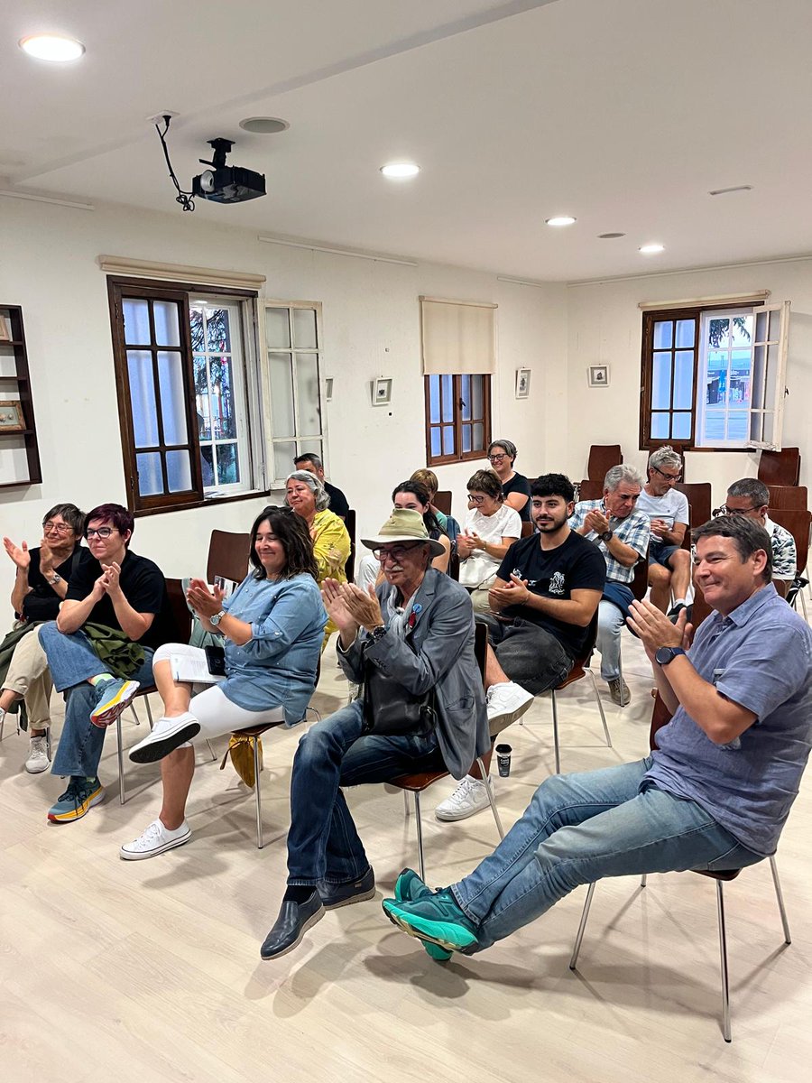 TempoGaliza's tweet photo. Imaxes da presentaciรณn en #OGR0BE do libro de Duarte Correa ๐ ๐ข๐ฆ๐ฉ๐๐ซ๐ข๐๐ฅ๐ข๐ฌ๐ฆ๐จ ๐ง๐จ ๐ฌ๐ฬ๐๐ฎ๐ฅ๐จ ๐๐๐ na pasada quinta feira.
#Imperialismo #Galiza https://t.co/Jkpu8EvB1R