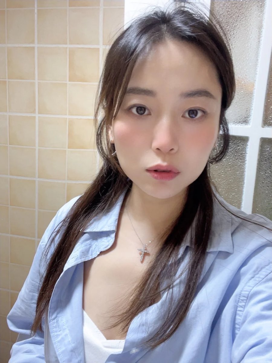 ilhamart's tweet photo. 周末一个人，确实有点想找人陪。别跟我绕弯子，有感觉就主动一点，合得来就见面聊聊。 https://t.co/CTxYAuI6Yz