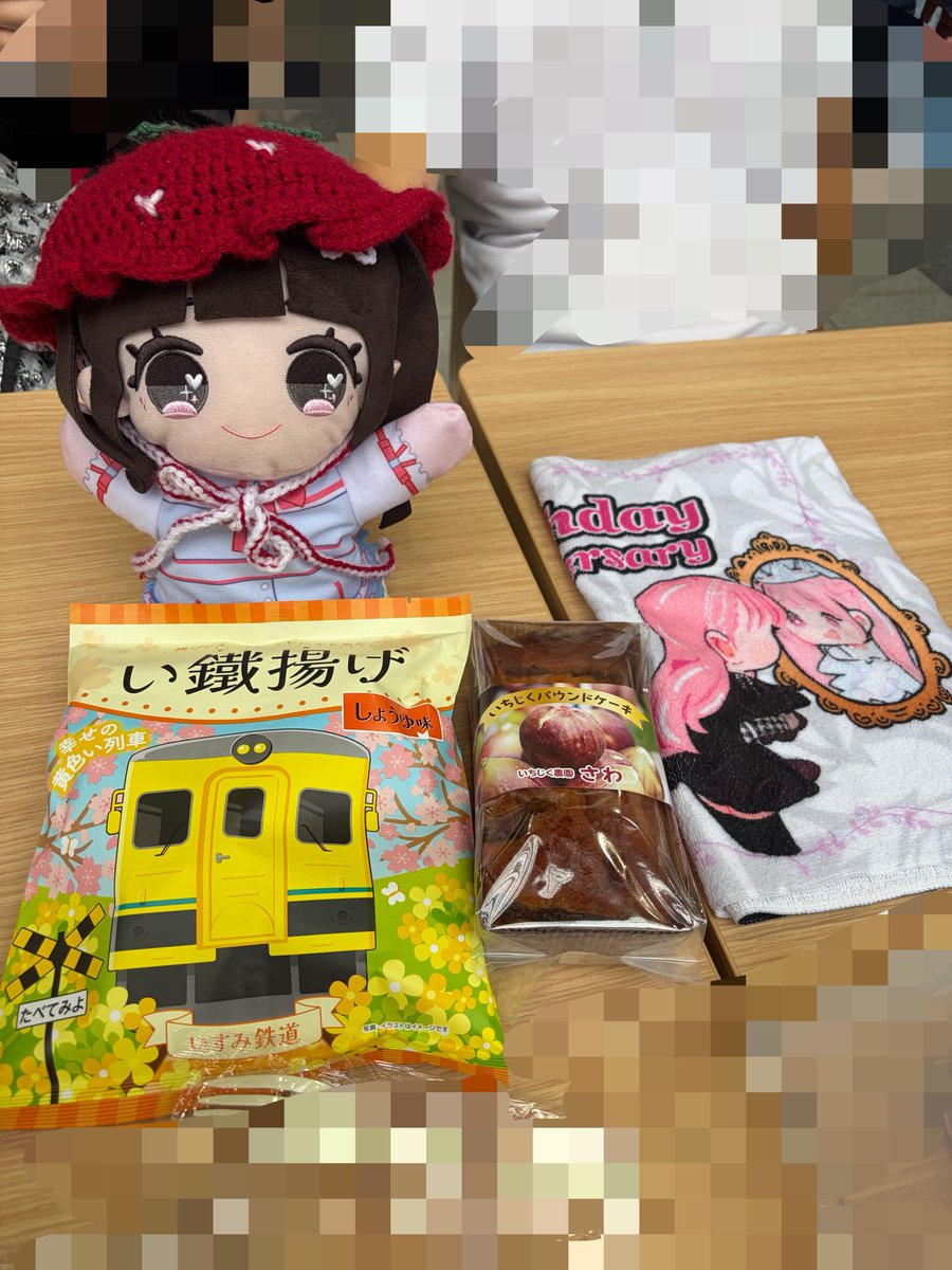cs80t___n's tweet photo. メセカ配り終わりの打ち上げ❣️
総長が隣の物産展で差し入れ買ってくれた❣️(笑) https://t.co/e82r3D5tqA