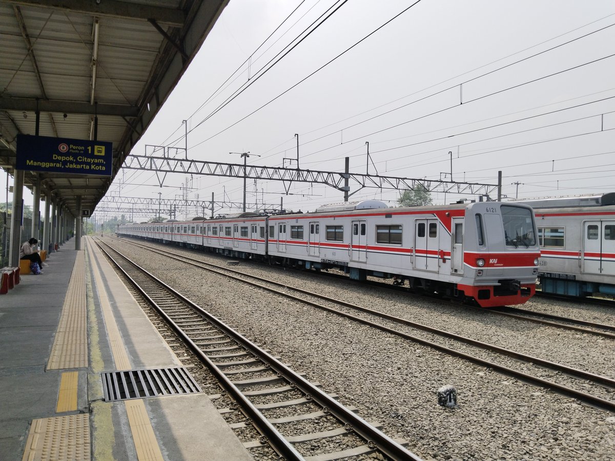 maul_malikk's tweet photo. Menengok keluarga Tokyo Metro yg lagi tertidur di jalur simpan sta. Nambo

Ada 6020, 6021, 6008, 6016 (tidak terlihat) serta 6018 yg berdinas https://t.co/UWdPNwHrji