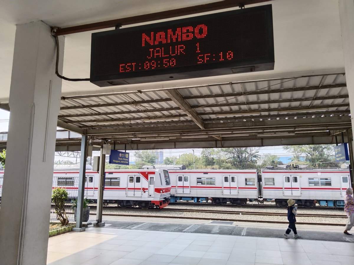 maul_malikk's tweet photo. Menengok keluarga Tokyo Metro yg lagi tertidur di jalur simpan sta. Nambo

Ada 6020, 6021, 6008, 6016 (tidak terlihat) serta 6018 yg berdinas https://t.co/UWdPNwHrji