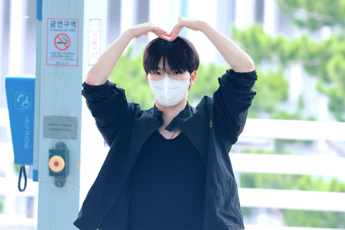 eyes_on_yoon's tweet photo. dino at the airport today heading to kaohsiung, taiwan for his waterbomb schedule

safe skies, my dino 🥹 https://t.co/x2vQ3sKRIz