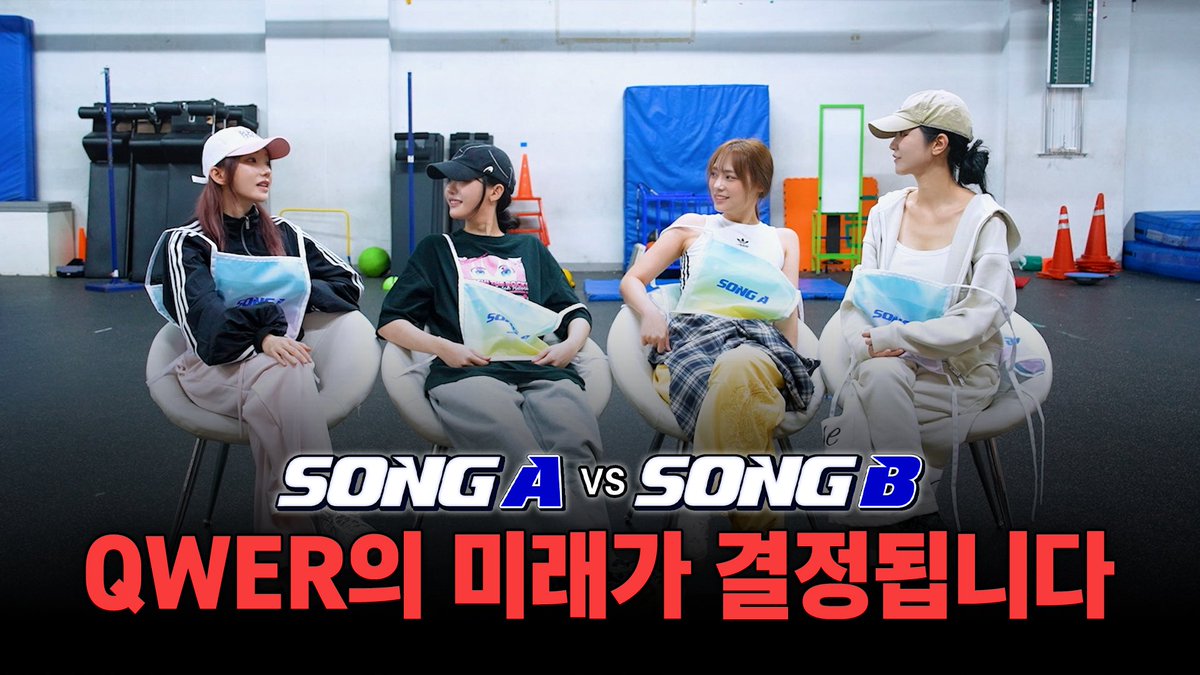 official_QWER's tweet photo. [📹] 멤버들도 갈린 SONG A vs SONG B, 최종 승자는? l 당신의 QWER에 투표하세요 #QWER 
🔗 https://t.co/VuGCuer2or https://t.co/Ro0kdnBUnh