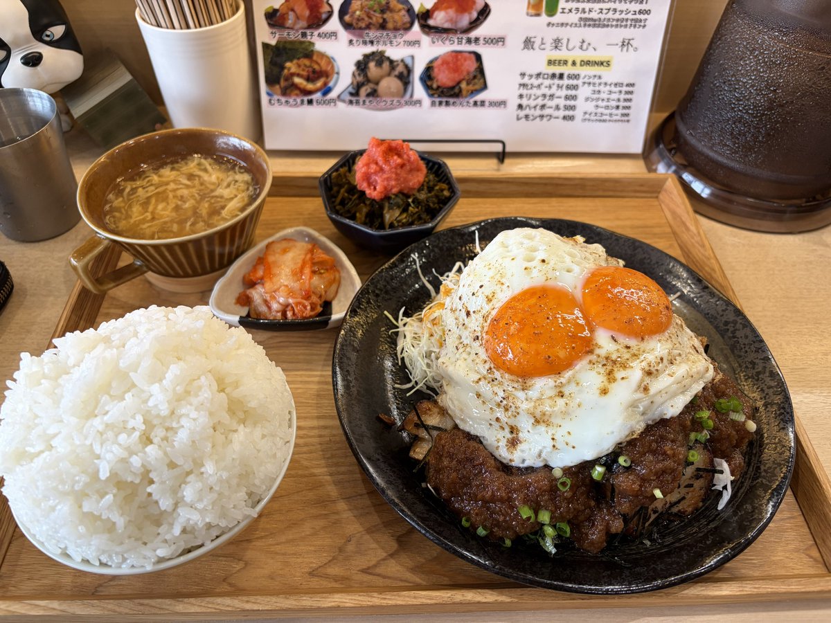 dorodoronosoup's tweet photo. ｺﾒｿｯ!!
9月限定:南高梅おろしのチャーシューエッグ
・ご飯大盛り
・目玉焼き追加
・明太子高菜
・サーモン親子
・ご飯小おかわり

梅〜〜〜〜〜！！！！！
甘い！すっぱい！ご飯欲しい！

海苔は必須だコレ。有ると無いとで全然違う。
そして餅。餅をおかずにご飯を食べる。古来よりの伝統。 https://t.co/4Ry2u1KaIz