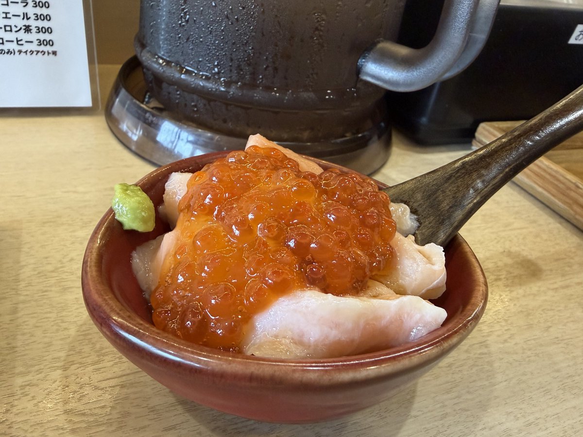 dorodoronosoup's tweet photo. ｺﾒｿｯ!!
9月限定:南高梅おろしのチャーシューエッグ
・ご飯大盛り
・目玉焼き追加
・明太子高菜
・サーモン親子
・ご飯小おかわり

梅〜〜〜〜〜！！！！！
甘い！すっぱい！ご飯欲しい！

海苔は必須だコレ。有ると無いとで全然違う。
そして餅。餅をおかずにご飯を食べる。古来よりの伝統。 https://t.co/4Ry2u1KaIz