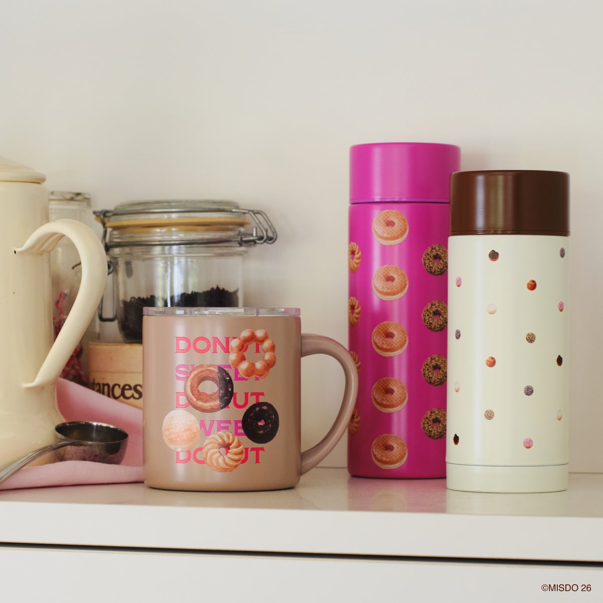 AfternoonTea_LT's tweet photo. Mister Donut × Afternoon Tea 

お揃いで楽しめるエプロンや、
オフィスでもおうちでも活躍するマグカップ、ステンレスマグも登場✨

【9月28日 先行発売予定 】
📍アフタヌーンティー公式オンラインストア（12:00～発売）
📍アフタヌーンティー・リミックス ルクア大阪 

【9月30日発売予定 】
 📍全国のアフタヌーンティー・リビング店舗

 https://t.co/oYfXrwXiZj