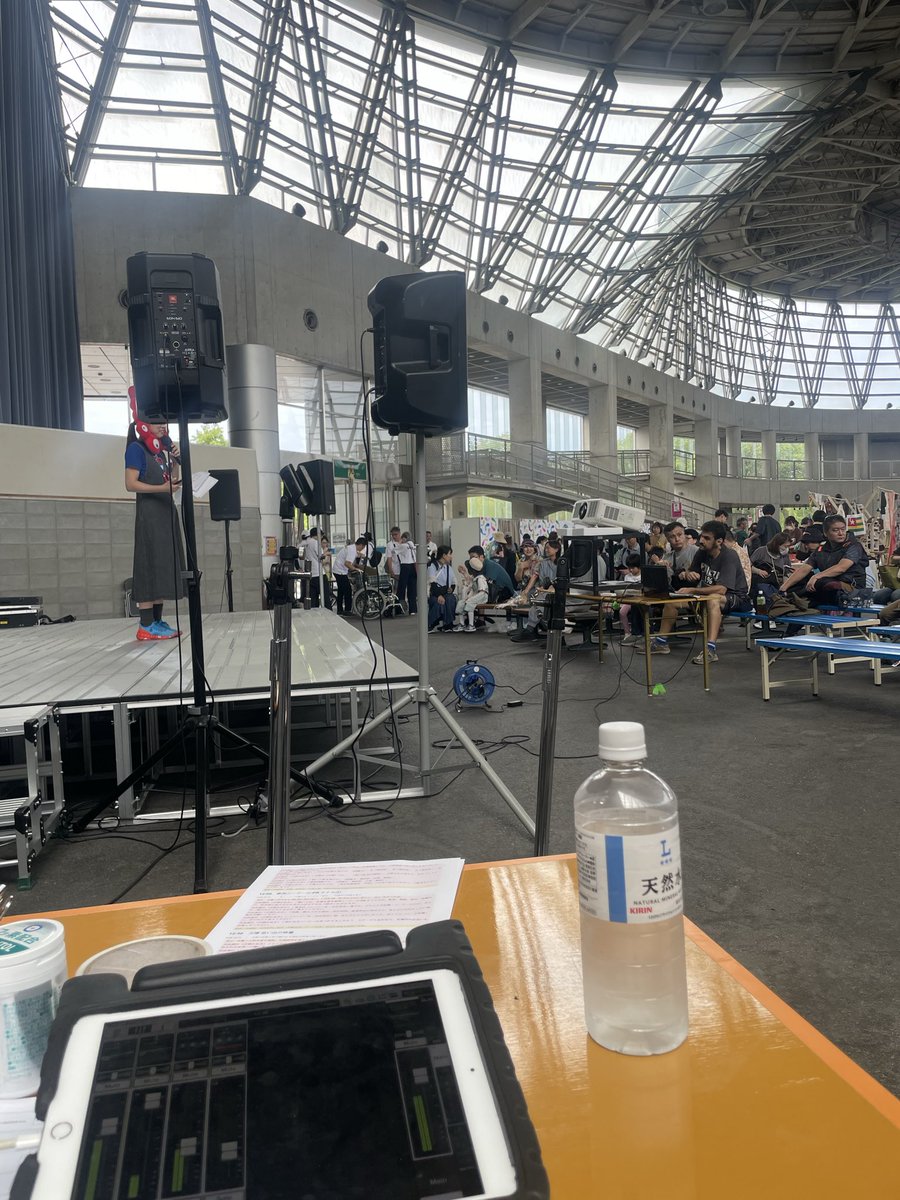 otowatetsuya's tweet photo. 本日は音響屋さん。

朝から仕込んで、
音が出たらひと安心。

あとは本番。
ほんばんもややわ

65歳、今日も働いております（笑 https://t.co/ywik25cejU