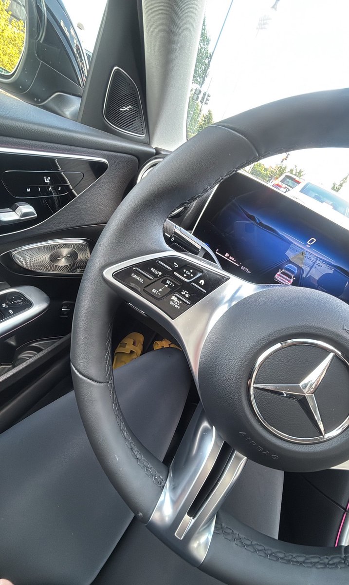 Therealtyjze's tweet photo. We like $ &amp; fast CARS 😍 https://t.co/rB5mpfBjuq