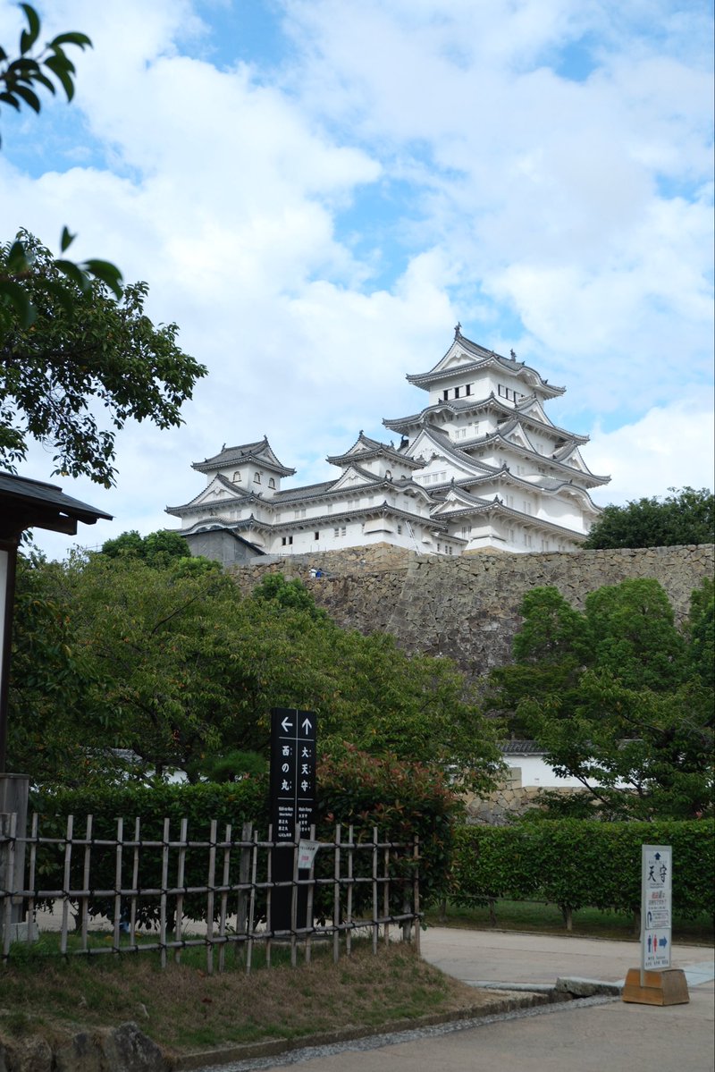 AtelieSuh's tweet photo. 姫路市民会館で撮影班、の前に、少し早めに着いたので、姫路城行ってきました。結構高さありますね。舐めてたーε-(´∀｀; )
穴子をご馳走になって帰ってきました。美味しかった！名物なんですね。
お疲れ様でした🙏感謝です
https://t.co/r8DxD3bjR9 https://t.co/SaggwWkPpw