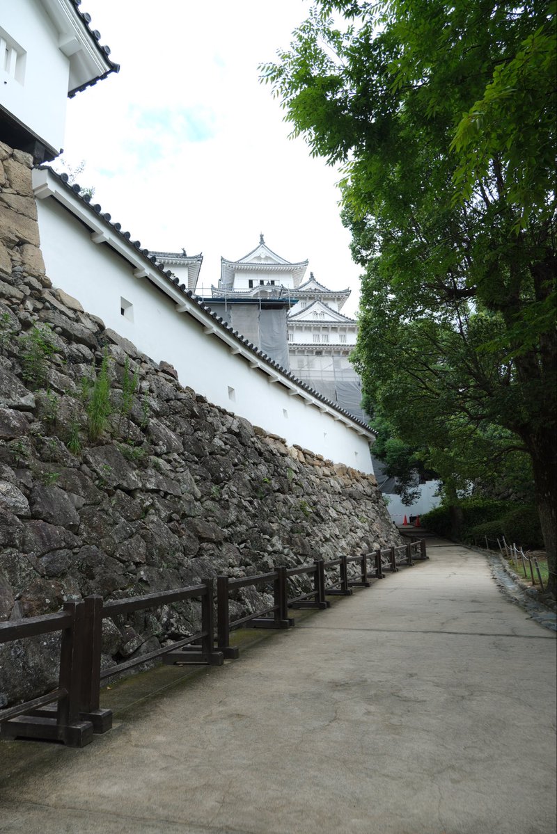 AtelieSuh's tweet photo. 姫路市民会館で撮影班、の前に、少し早めに着いたので、姫路城行ってきました。結構高さありますね。舐めてたーε-(´∀｀; )
穴子をご馳走になって帰ってきました。美味しかった！名物なんですね。
お疲れ様でした🙏感謝です
https://t.co/r8DxD3bjR9 https://t.co/SaggwWkPpw