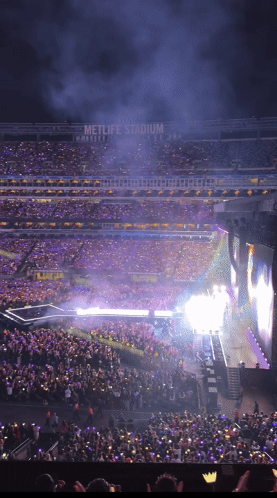 pannchoa's tweet photo. BIGBANG performs in front of over 51K people in a completely sold-out MetLife Stadium
https://t.co/szSzh2e4u8 https://t.co/rktc63KrZQ