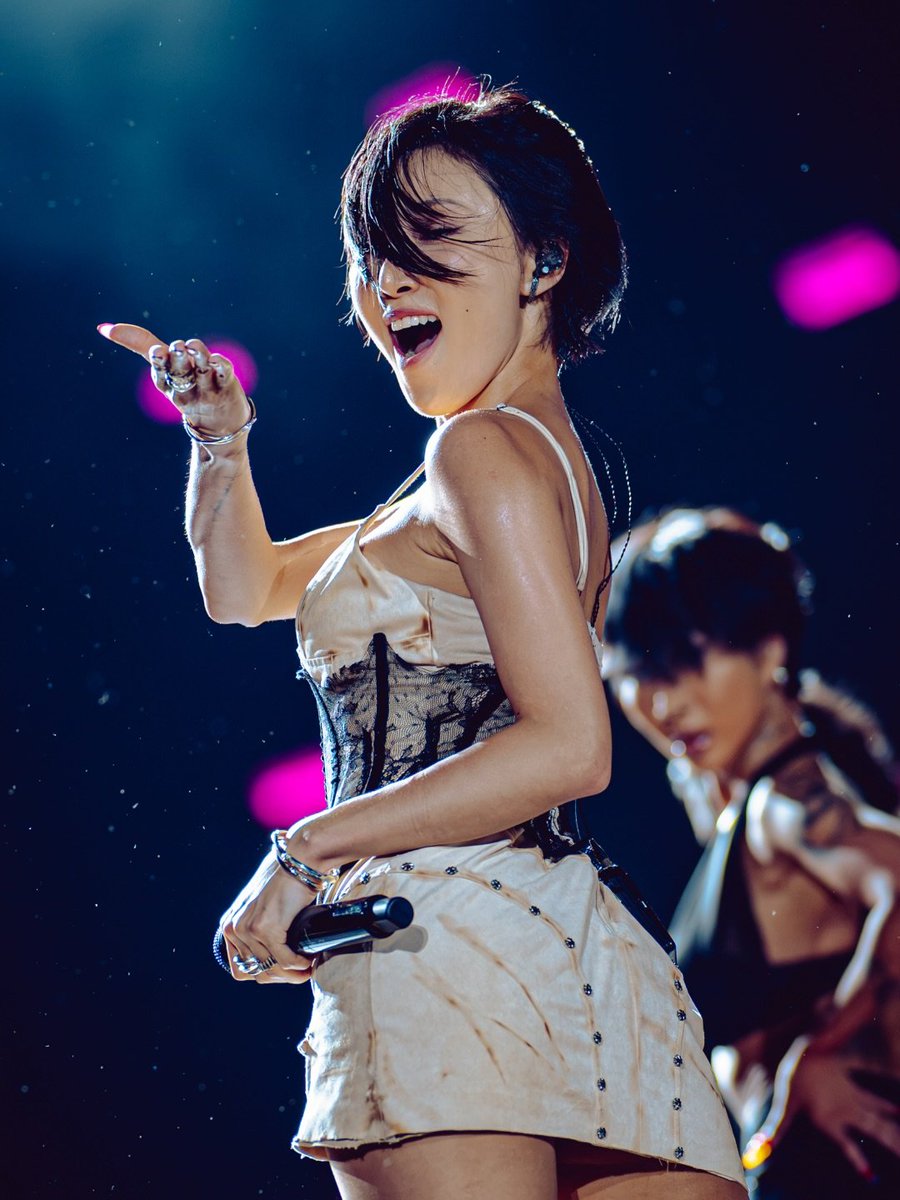 hyejinlov's tweet photo. Hwasa the Princess of Rock in Rio https://t.co/nDkmDm7TGT