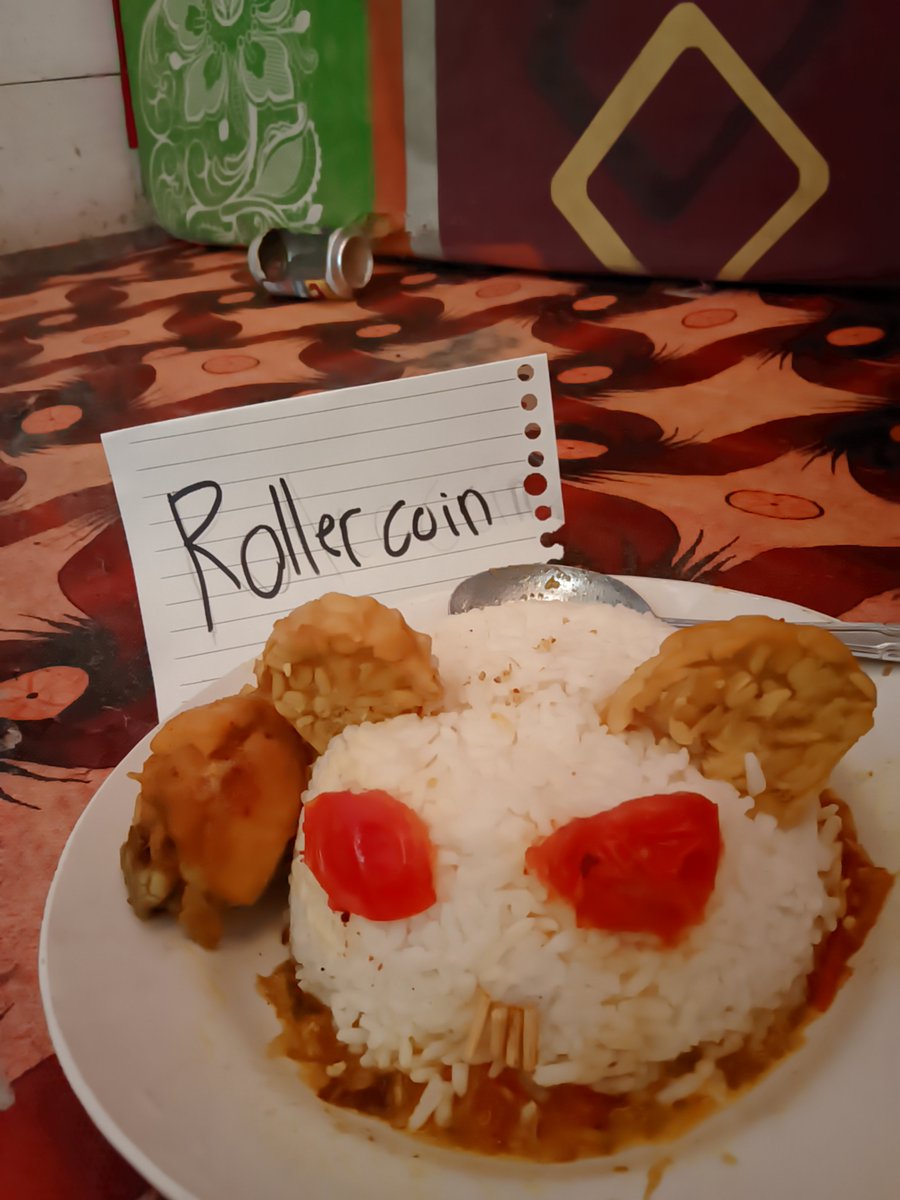 YUtomo83494's tweet photo. Aku membuat nya sepenuh hati makanan sederhana dari Indonesia masakan rumahan dari ayam dan santan dicampur dengan bumbu cabai bawang merah dan bawang putih dan sedikit daun salam dan sedikit terong untuk tempe nya itu cuma aku goreng 
#WheelsOnMealsDish https://t.co/1fC1WHY7u6