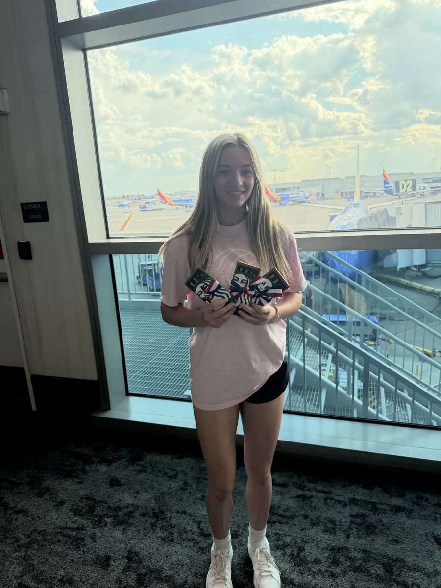Ashley_Hill27's tweet photo. Headed to the first @thealliancefp qualifier of the season on 9/11 with @IMGLanglois, we brought a little thank you to the flight crew #neverforget https://t.co/lcuUvmf3at