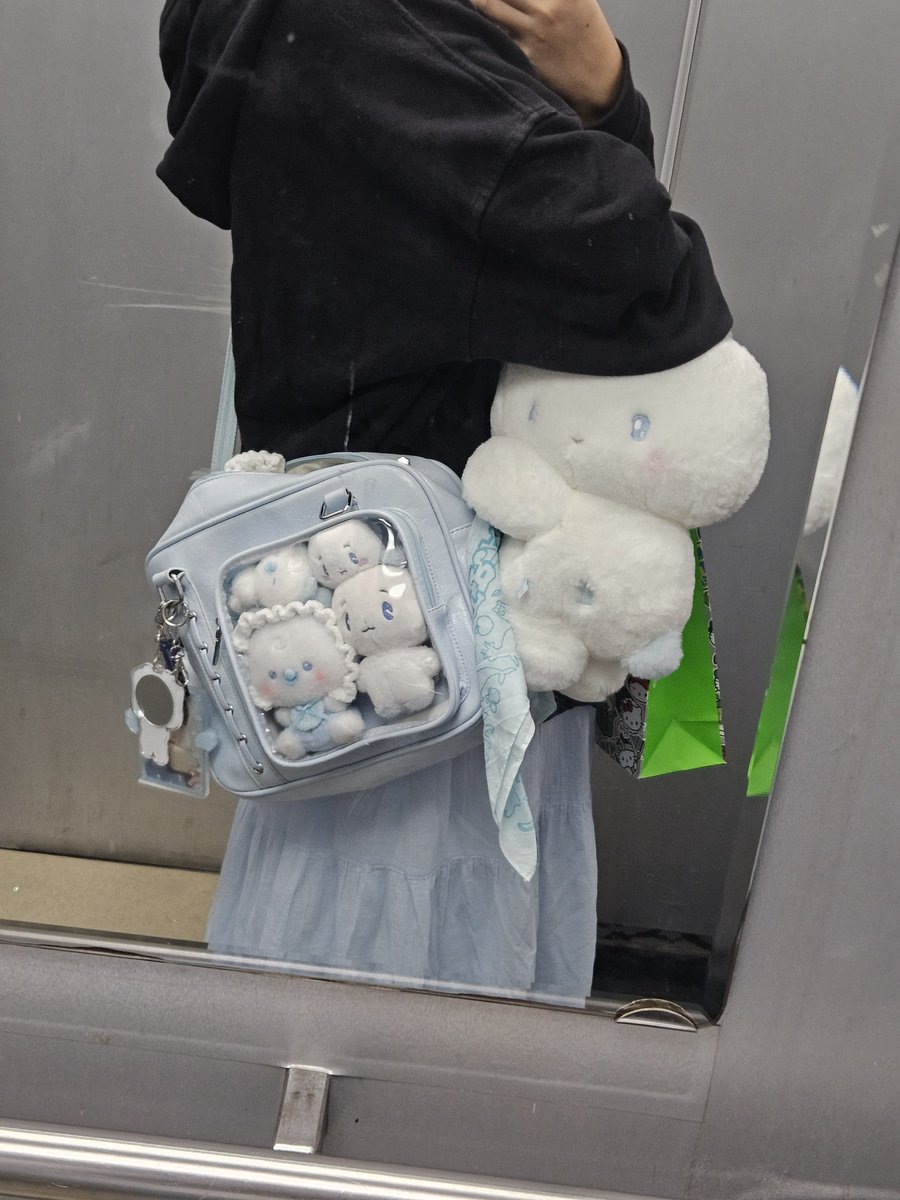 hajimayejun's tweet photo. incase nobody knows im going to the plave concert https://t.co/pxgeI6Th6r